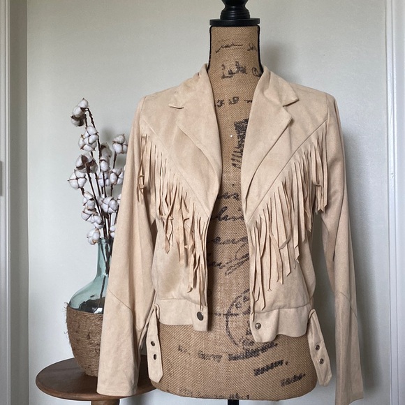 🚨[SOLD] Fringed Jacket - Picture 3 of 5